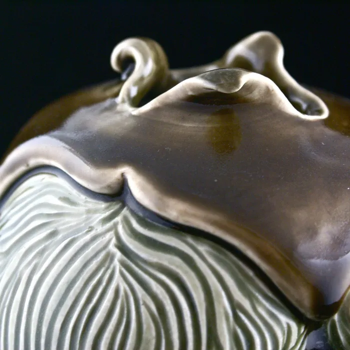 Lily Bell, Detail