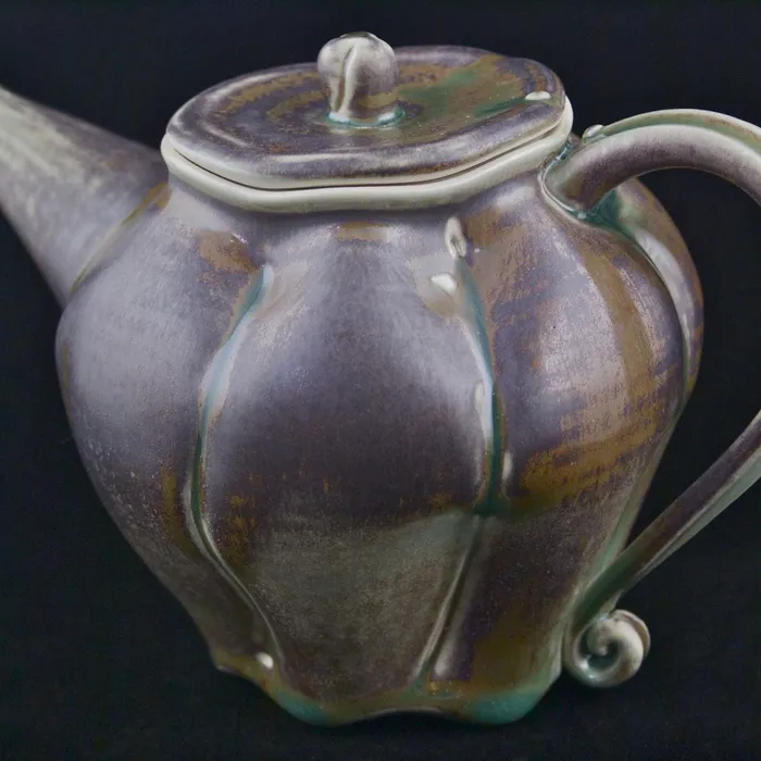 pod teapot, chameleon
