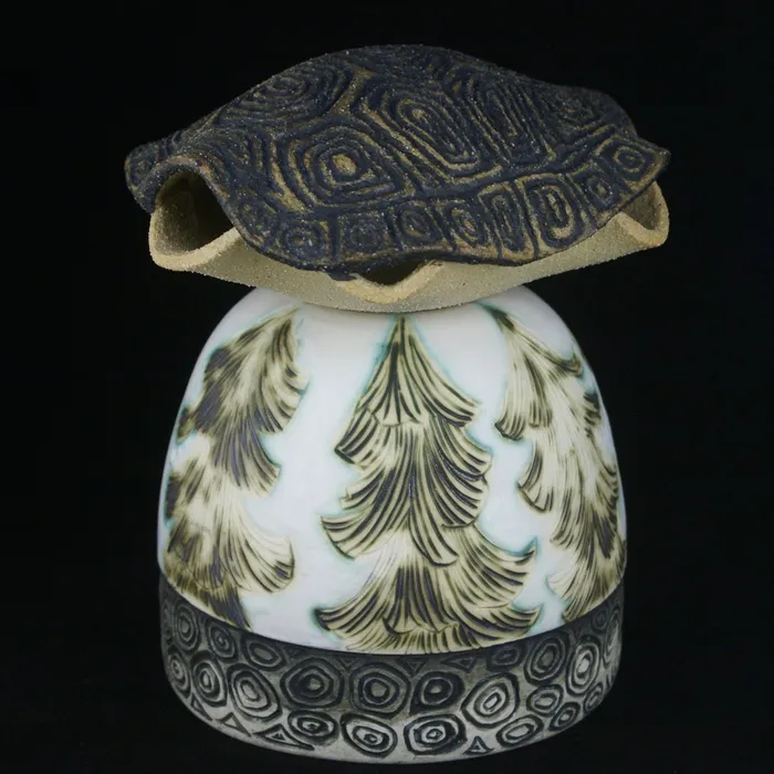 Tortuga with tree stand