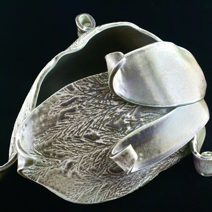 Cedar textured pod