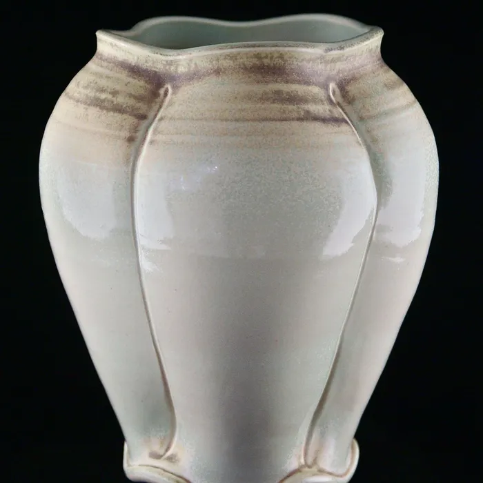 pod vase, chameleon