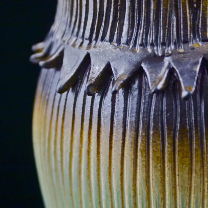 horsetail vase, detail