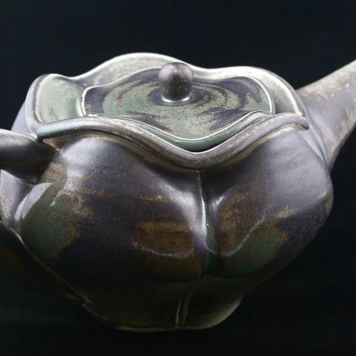 pod teapot, chameleon