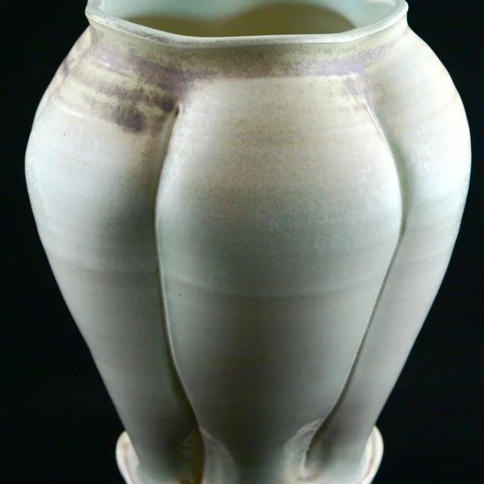 Pod vase, chameleon