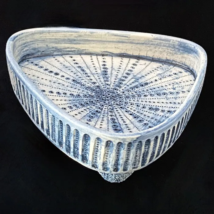 Triangular diatom tray, cobalt wash